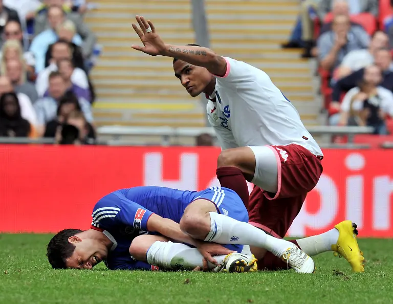 2010-05-15T212226Z-01-EDY03-RTRMDNP-3-SOCCER-ENGLAND-CUP-JPG7165649486636886783