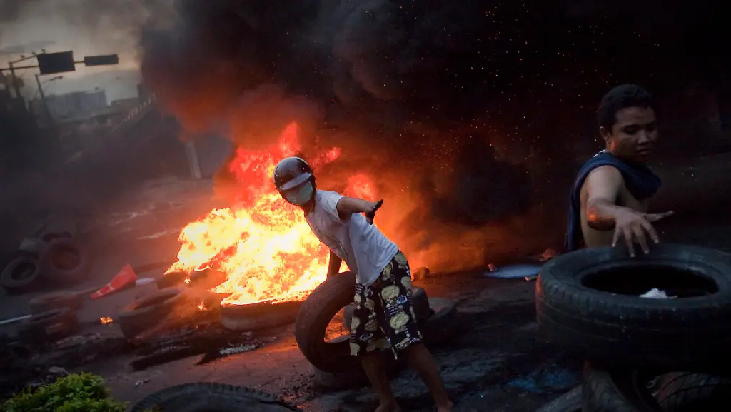 2010-05-16T133328Z-01-AAL109-RTRMDNP-3-THAILAND-JPG2388827793228732113