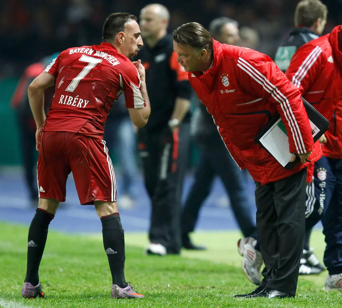 2010-05-15T194855Z-01-BER258-RTRMDNP-3-SOCCER-GERMANY-JPG2355419472698639030