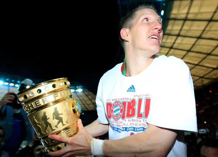 2010-05-15T202332Z-01-BER280-RTRMDNP-3-SOCCER-GERMANY-JPG6518644949557542443