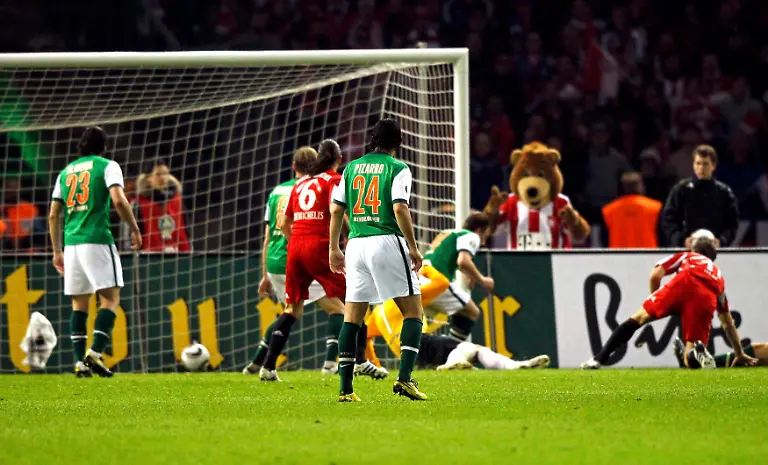 2010-05-15T193007Z-01-BER616-RTRMDNP-3-SOCCER-GERMANY-JPG8906608866763515632