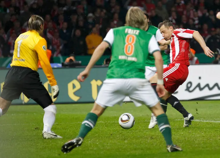 2010-05-15T192412Z-01-BER239-RTRMDNP-3-SOCCER-GERMANY-JPG8448265353443267855