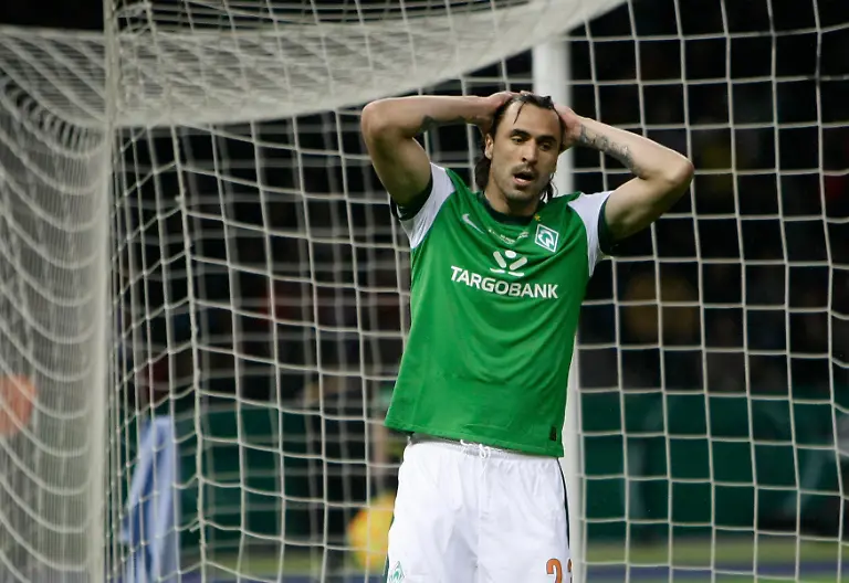 2010-05-15T195546Z-01-BER628-RTRMDNP-3-SOCCER-GERMANY-JPG8108514409995138612