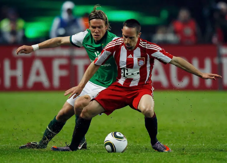 2010-05-15T200809Z-01-BER632-RTRMDNP-3-SOCCER-GERMANY-JPG4241865883142670633