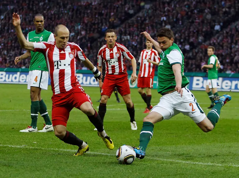 2010-05-15T184948Z-01-BER606-RTRMDNP-3-SOCCER-GERMANY-JPG5287647276762857075