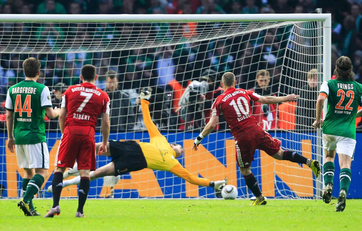 2010-05-15T184301Z-01-BER213-RTRMDNP-3-SOCCER-GERMANY-JPG5494797964189274188