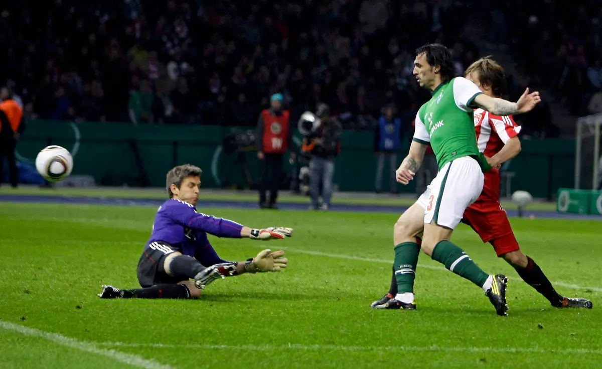 2010-05-15T202559Z-01-BER-RTRMDNP-3-SOCCER-GERMANY-JPG6827546063130935850