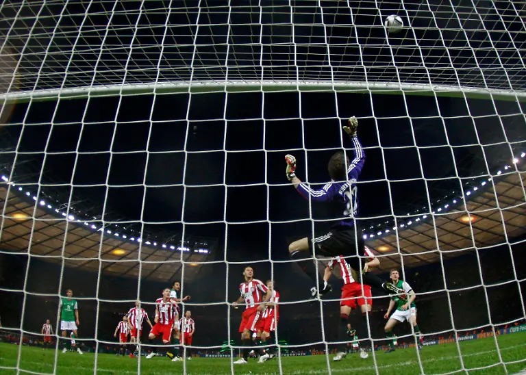 2010-05-15T205824Z-01-BER649-RTRMDNP-3-SOCCER-GERMANY-JPG777275131007821077