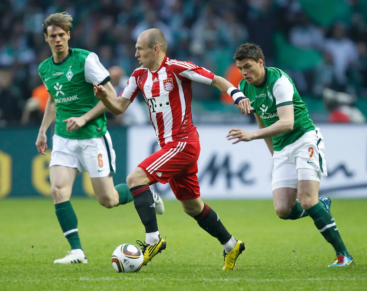 2010-05-15T180940Z-01-BER204-RTRMDNP-3-SOCCER-GERMANY-JPG126638554680011983