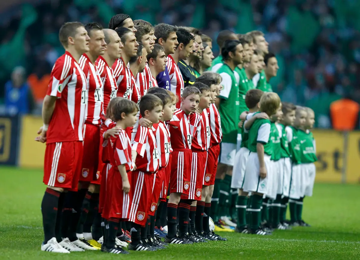 2010-05-15T180314Z-01-BER202-RTRMDNP-3-SOCCER-GERMANY-JPG3939507320459441054