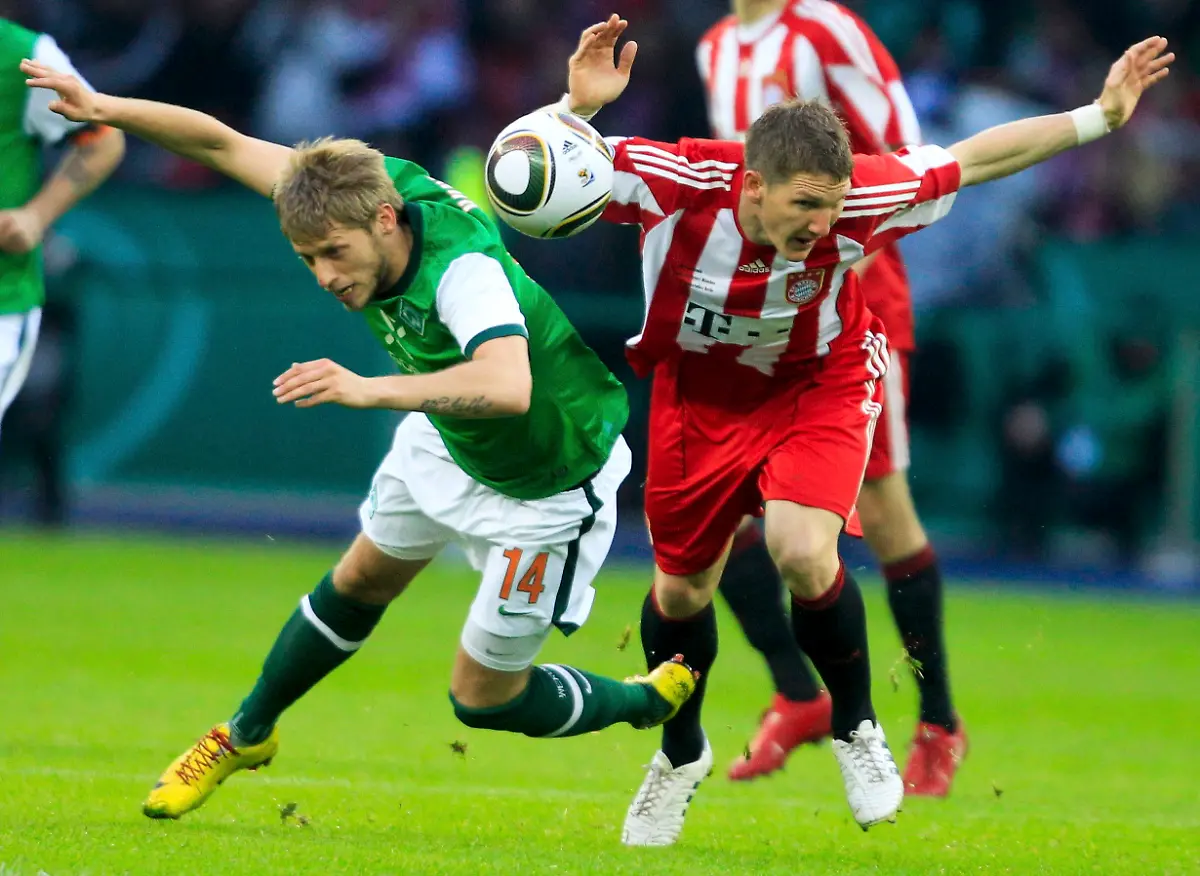 2010-05-15T181234Z-01-BER206-RTRMDNP-3-SOCCER-GERMANY-JPG7313728557968668571