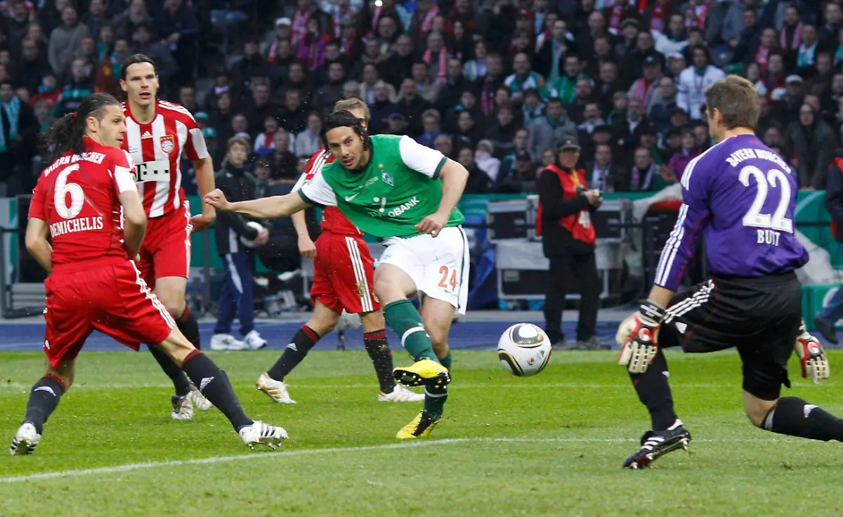 2010-05-15T181853Z-01-BER208-RTRMDNP-3-SOCCER-GERMANY-JPG1318021236830664062