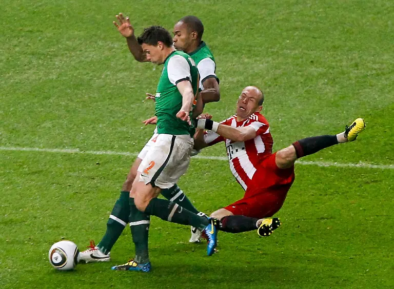 2010-05-15T191753Z-01-BER234-RTRMDNP-3-SOCCER-GERMANY-JPG4942053875328743551