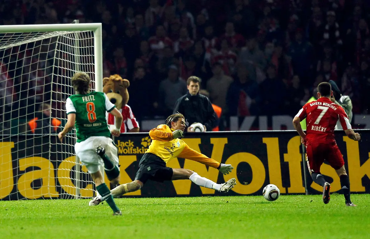 2010-05-15T195051Z-01-BER625-RTRMDNP-3-SOCCER-GERMANY-JPG389793819159044202