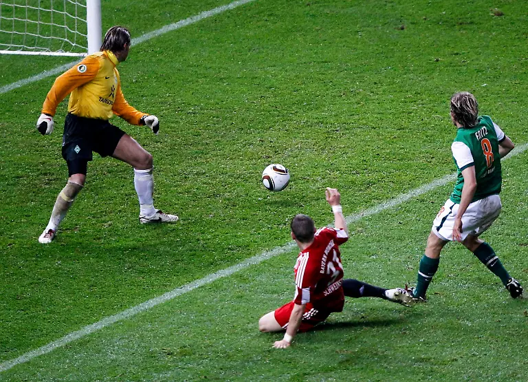 2010-05-15T195511Z-01-BER263-RTRMDNP-3-SOCCER-GERMANY-JPG6784202024275481135