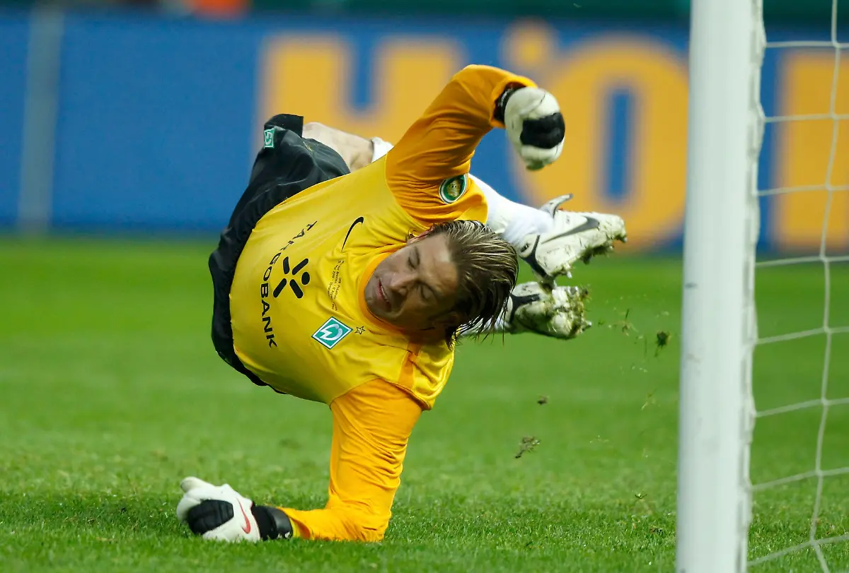 2010-05-15T185752Z-01-BER221-RTRMDNP-3-SOCCER-GERMANY-JPG446878248336331884