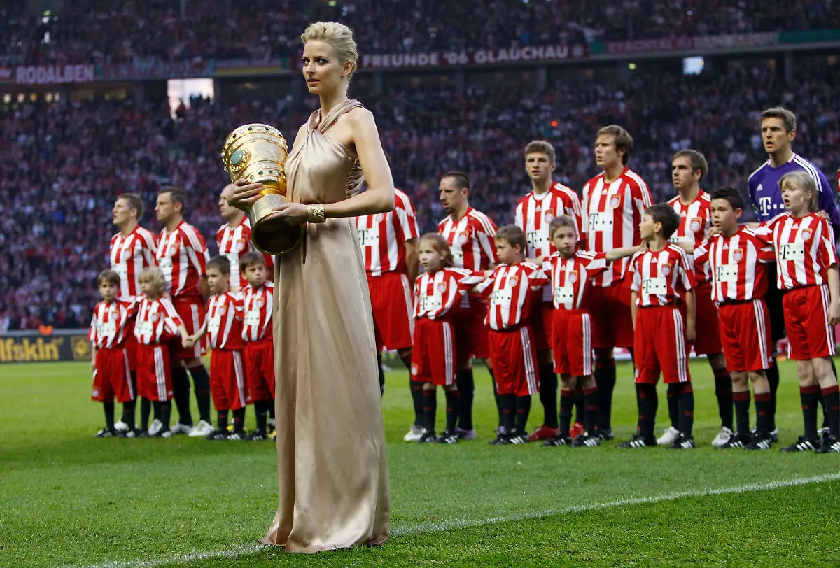 2010-05-15T182322Z-01-BER602-RTRMDNP-3-SOCCER-GERMANY-JPG6654703861421426324