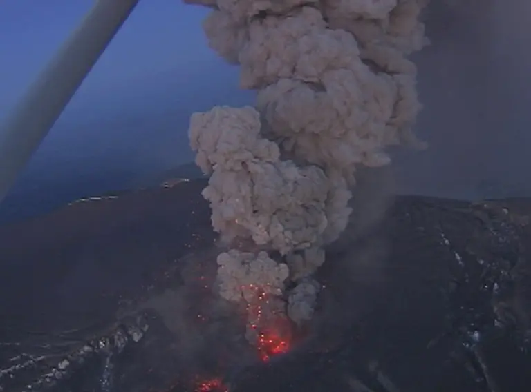 Iceland-Volcano-LON813-jpg8554703634371744069