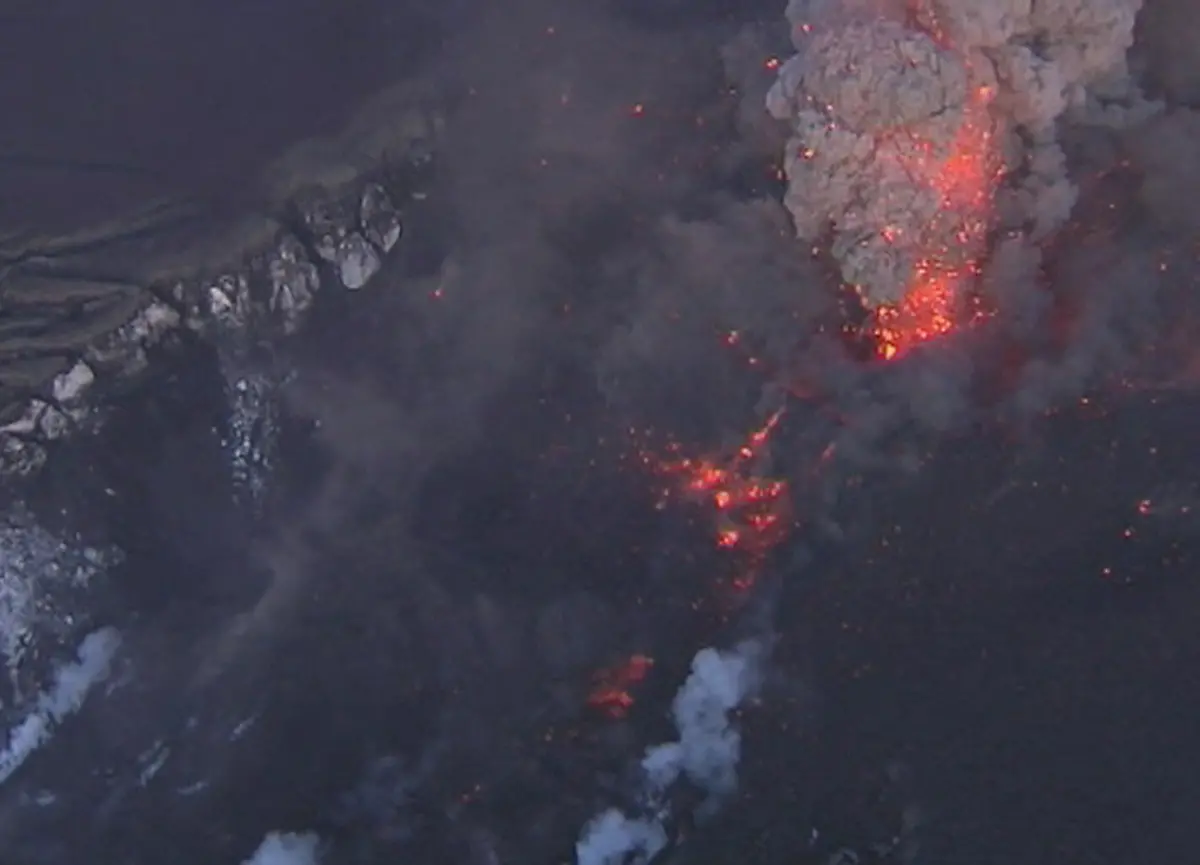 Iceland-Volcano-LON814-jpg2721772187241490544