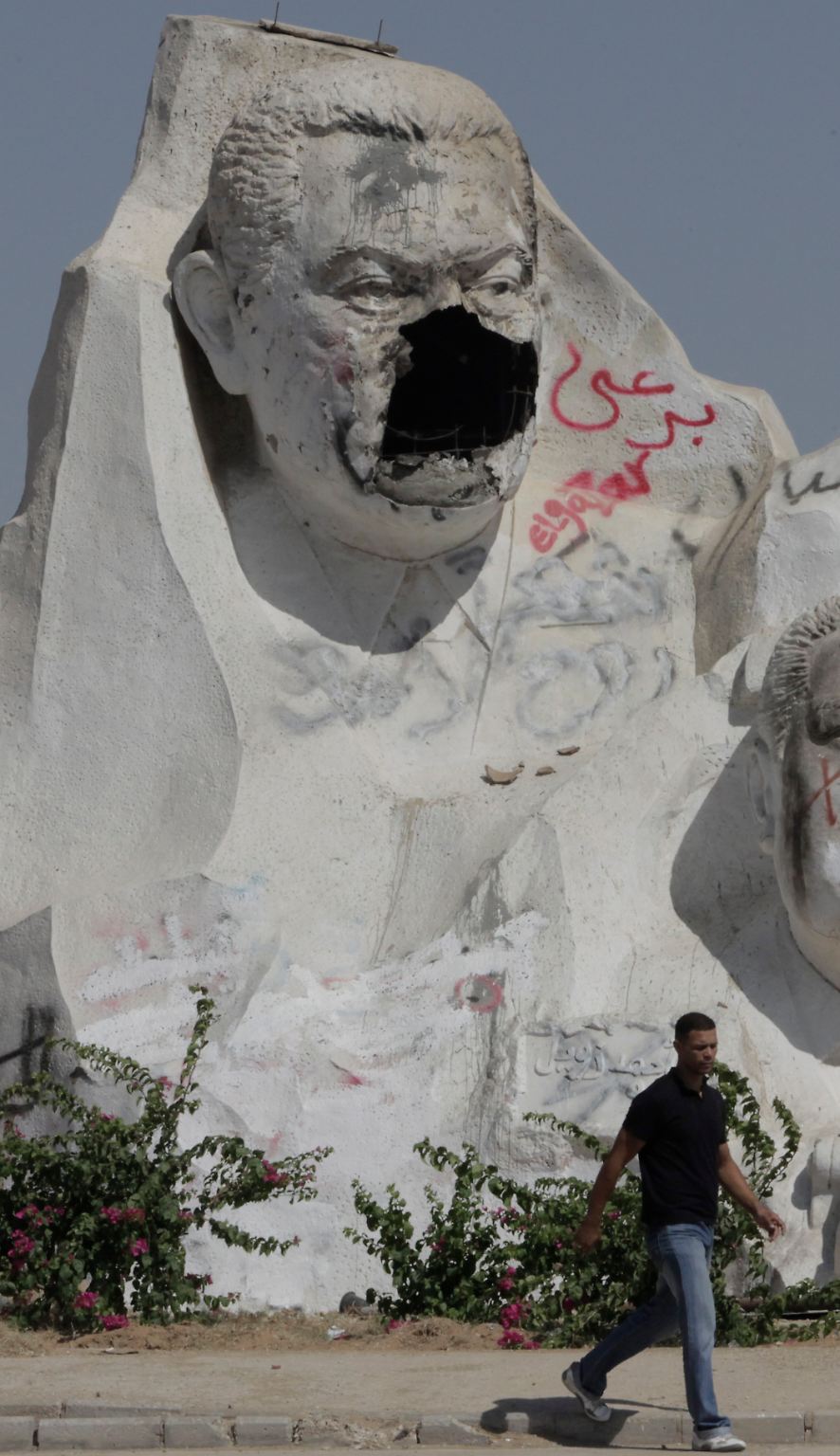 Das Denkmal ist gestürzt. 