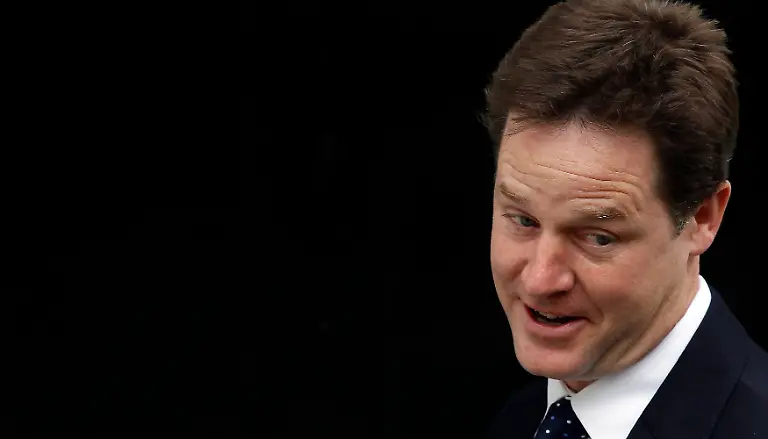 2010-05-08T113135Z-01-CMN02-RTRMDNP-3-BRITAIN-ELECTION-JPG1965760388429104061