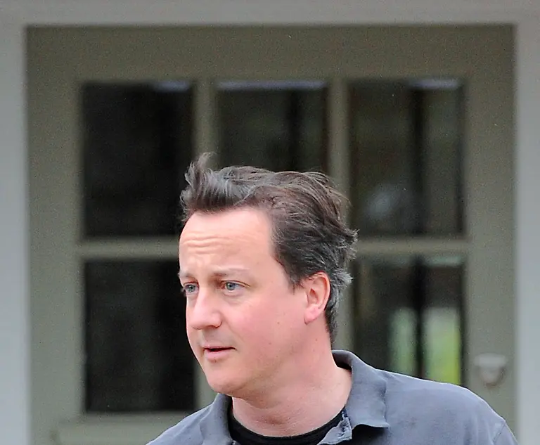 2010-05-08T073736Z-01-TOB505-RTRMDNP-3-BRITAIN-ELECTION-JPG6772127442261206821