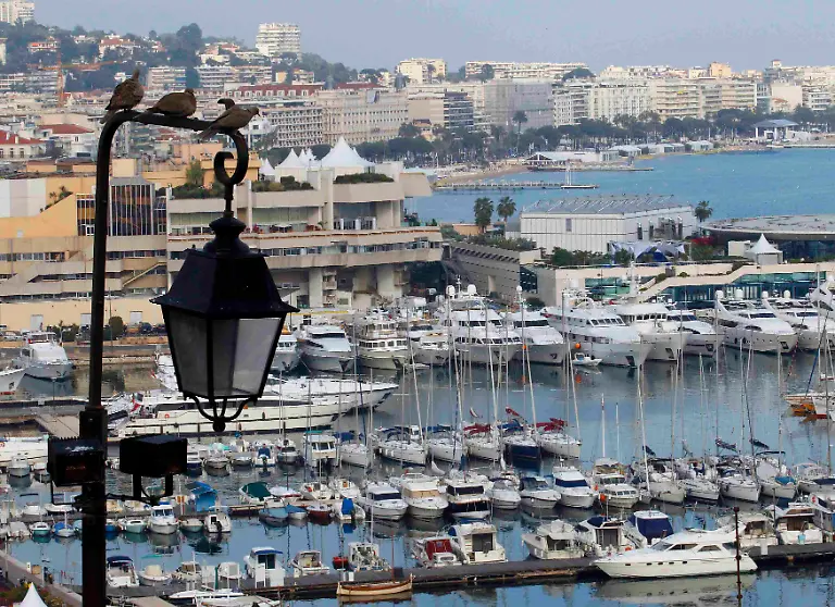 2010-05-10T172259Z-01-CHM02-RTRMDNP-3-FILM-CANNES-JPG2457077419433409023