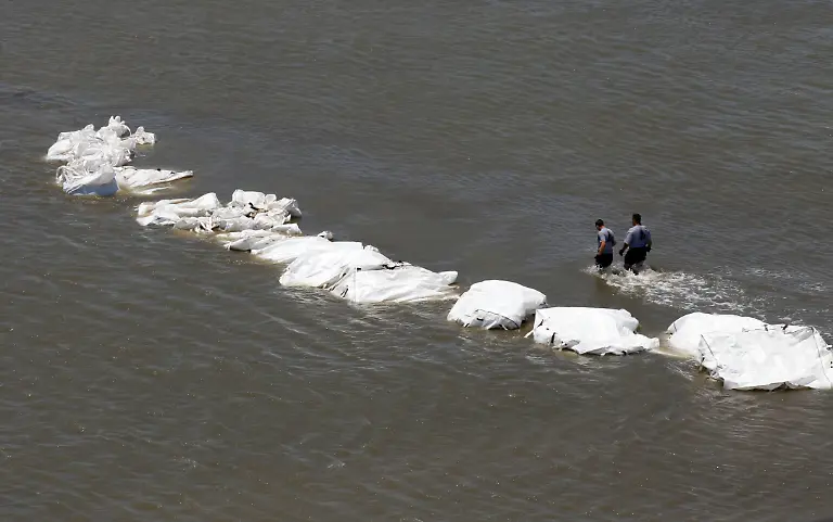 Gulf-Oil-Spill-LAAB114-jpg6904630248351435422