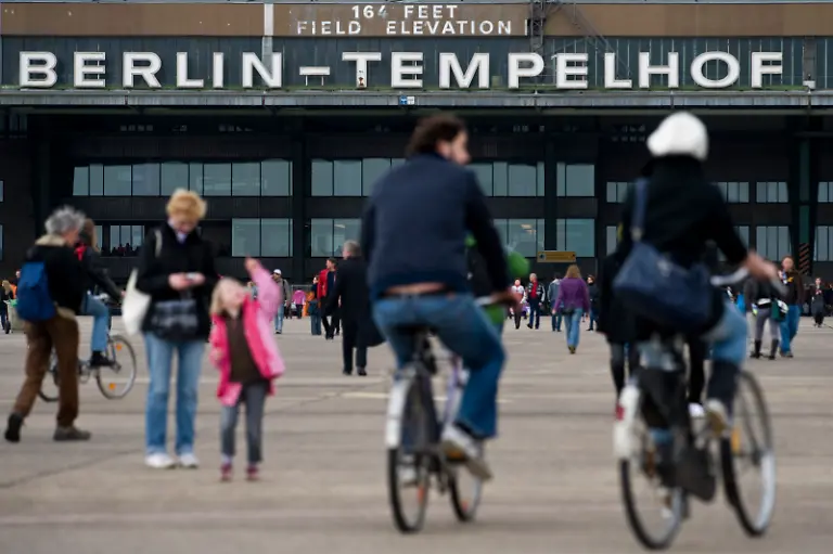 DEU-Airport-Tempelhof-HAL108-jpg8327890611554981658