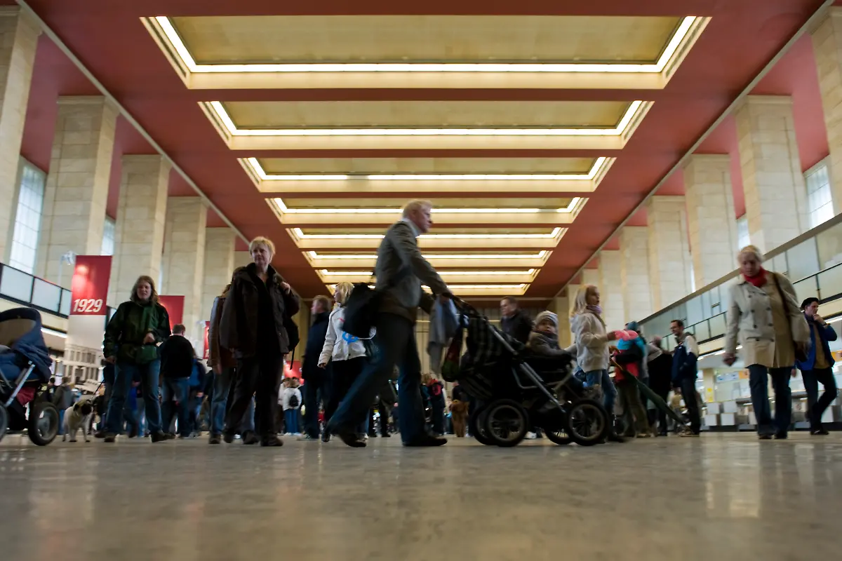 DEU-Airport-Tempelhof-HAL111-jpg5725950602643840575