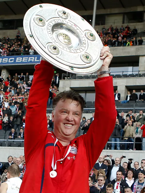 2010-05-08T171945Z-01-TPE19-RTRMDNP-3-SOCCER-GERMANY-JPG7019419909307266513