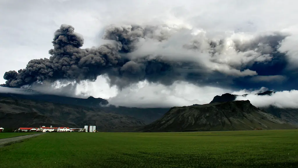 Iceland-Volcano-IBG106-jpg348263913438935712