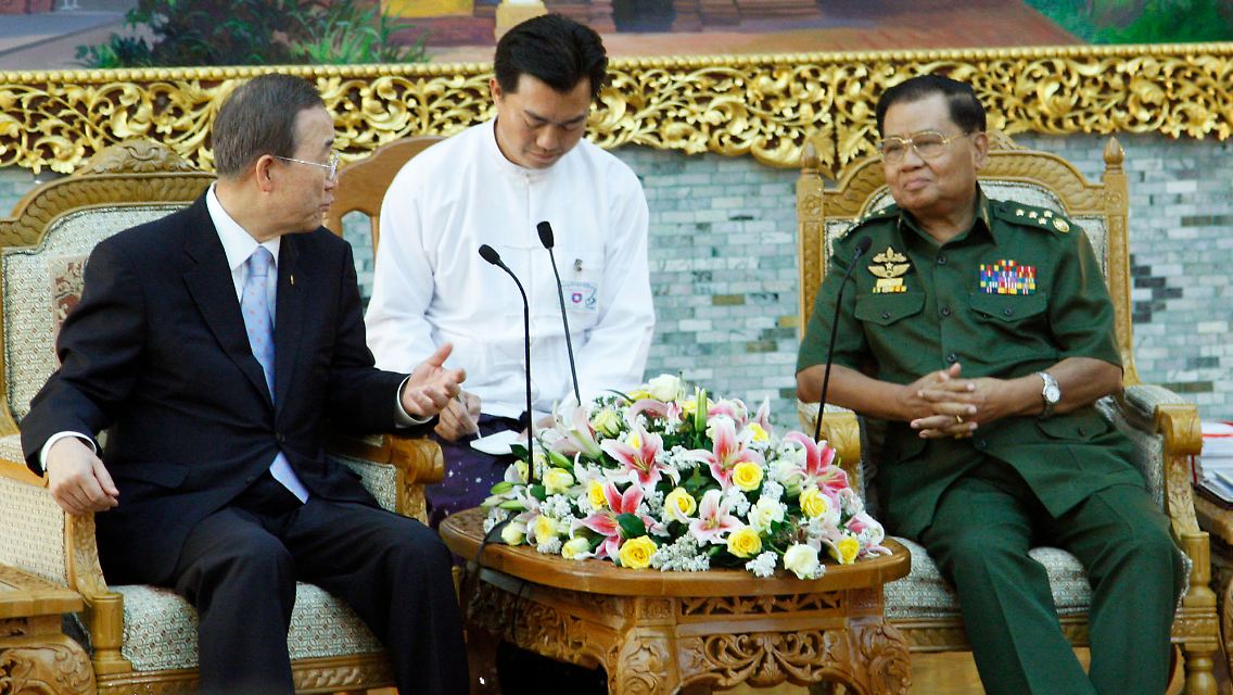 Ban mit Juntachef Than Shwe.