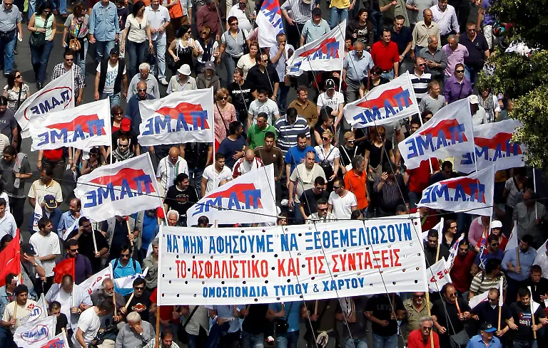 2010-05-05T093441Z-01-ATH05-RTRMDNP-3-GREECE-JPG6828846346979246030