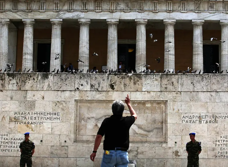 Greece-Financial-Crisis-ATH113-jpg4903957587815030005