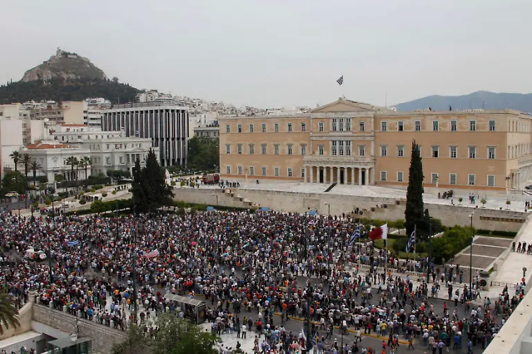 2010-05-05T103413Z-01-ATH07-RTRMDNP-3-GREECE-JPG3852080720345949613