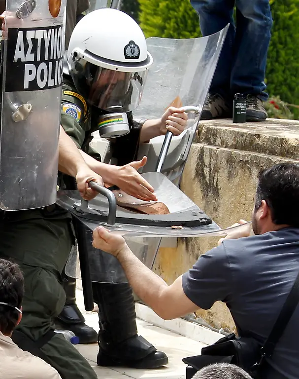 2010-05-05T104505Z-01-ATH08-RTRMDNP-3-GREECE-JPG192498673344155379