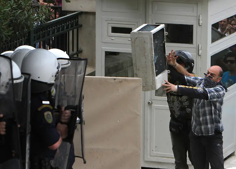 Greece-Financial-Crisis-ATH122-jpg1538131916370285956