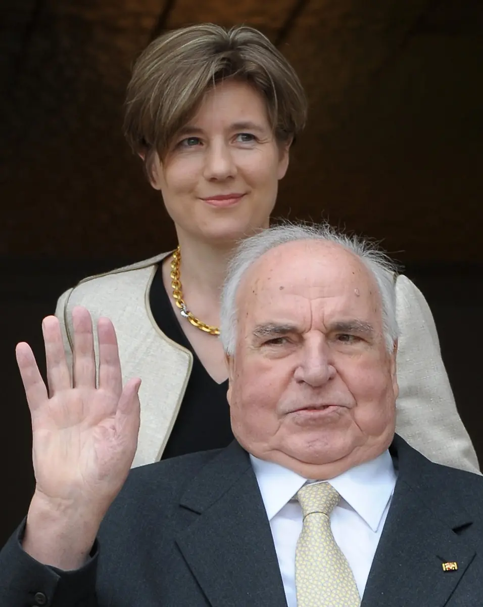 2qst0053-jpg4312445888977691622