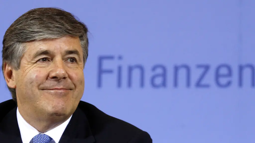 2010-05-04T122533Z-01-TOB20-RTRMDNP-3-EUROZONE-GREECE-GERMANY-ACKERMANN-JPG3459248862992792482