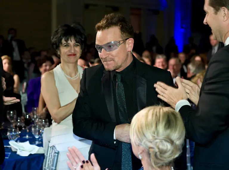 People-Bono-DCCO114-jpg5695595893390171448