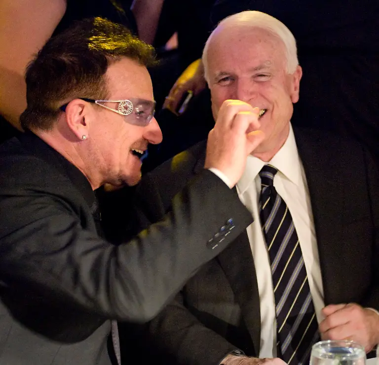 People-Bono-DCCO110-jpg8478969739245822200