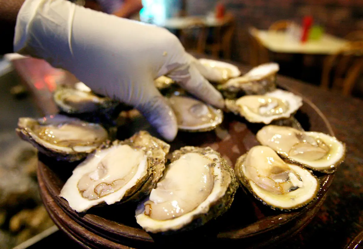 2010-05-03T012627Z-01-GP01-RTRMDNP-3-USA-RIG-FISHING-JPG7211931547955065570