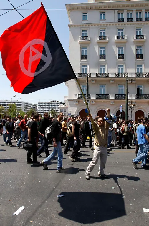 2010-05-01T120330Z-01-ATH16-RTRMDNP-3-GREECE-JPG8981367825178629575