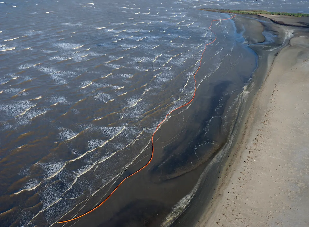 Louisiana-Oil-Rig-Explosion-LABAT405-jpg5097951470563919726