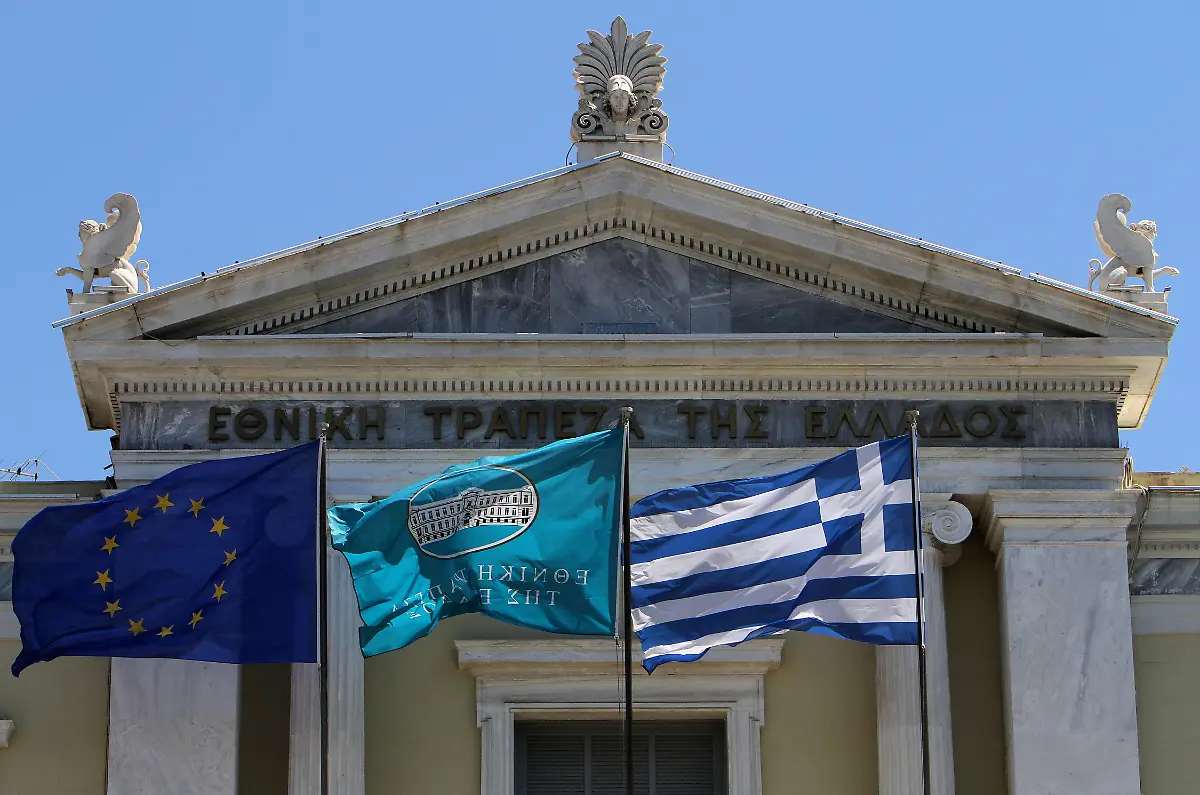 Greece-Financial-Crisis-ATH101-jpg8915239123349293642