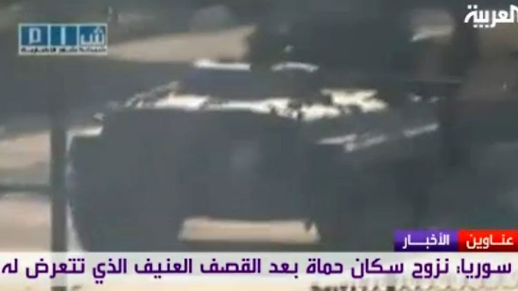Der Sender Al-Arabija zeigt, wie Panzer in Hama auffahren.