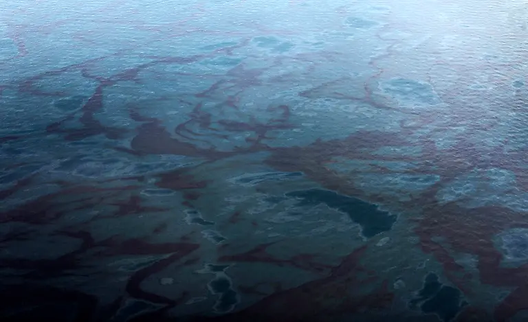 Louisiana-Oil-Rig-Explosion-LAGH109-jpg4980315181275666048