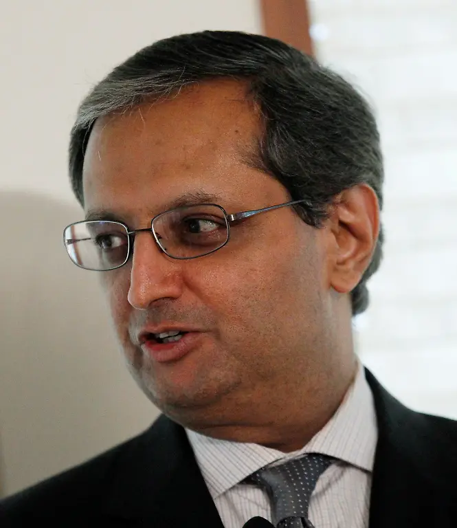 2010-04-26T182315Z-01-NYK326nb-RTRMDNP-3-USA-JPG2357391383643253360