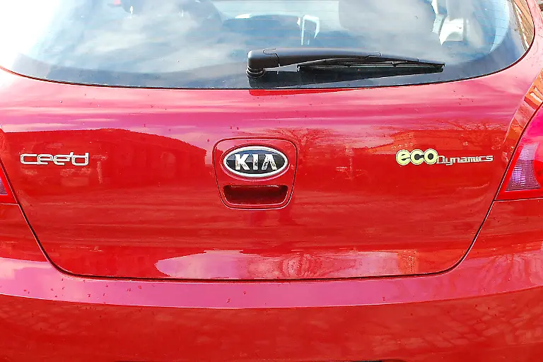 Kia-ProCeed-16-04-2010-09-18-10